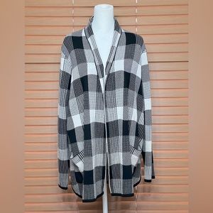 Jillian Nicole cardigan sweater front open size medium plaid black/white